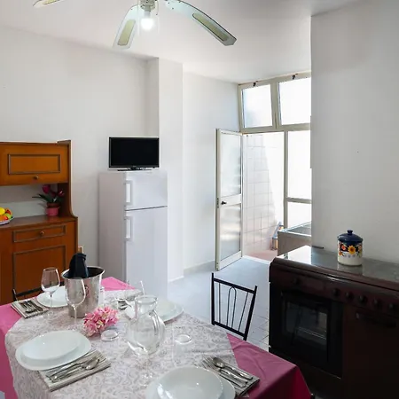 Casa Gino A 70 Mt Dalla Di
